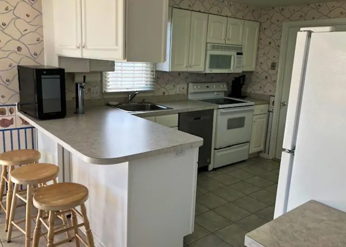Cozy House With Private Deck Outdoor Shower & Easy Walk To The Ocean Ocean City