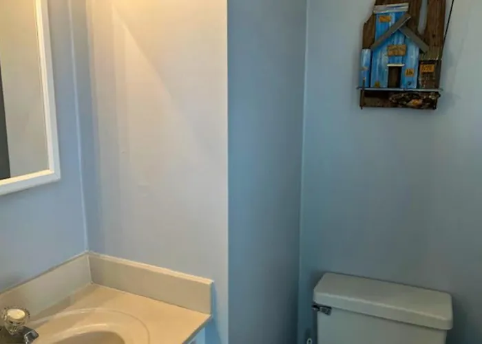 Holiday home Cozy House With Private Deck Outdoor Shower & Easy Walk To The Ocean *