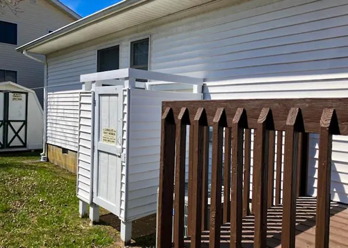 Cozy House With Private Deck Outdoor Shower & Easy Walk To The Ocean * Ocean City