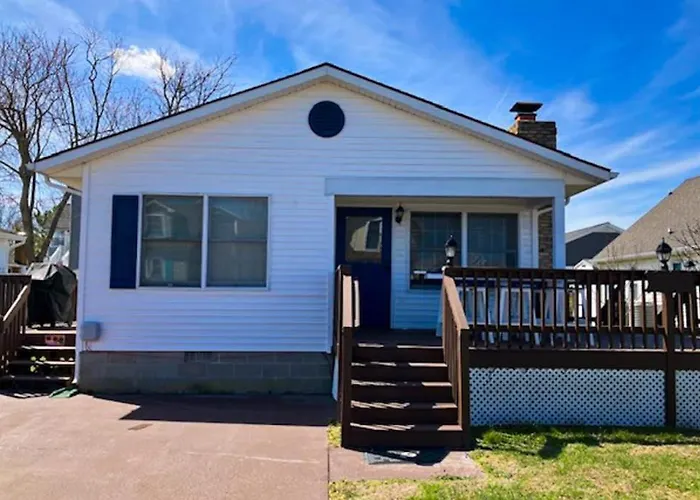 Holiday home Cozy House With Private Deck Outdoor Shower & Easy Walk To The Ocean Ocean City